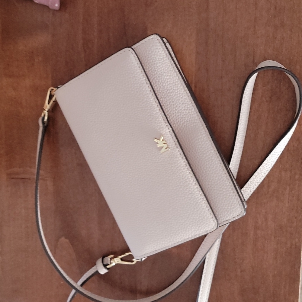 Michael Kors Crossbody Wallet